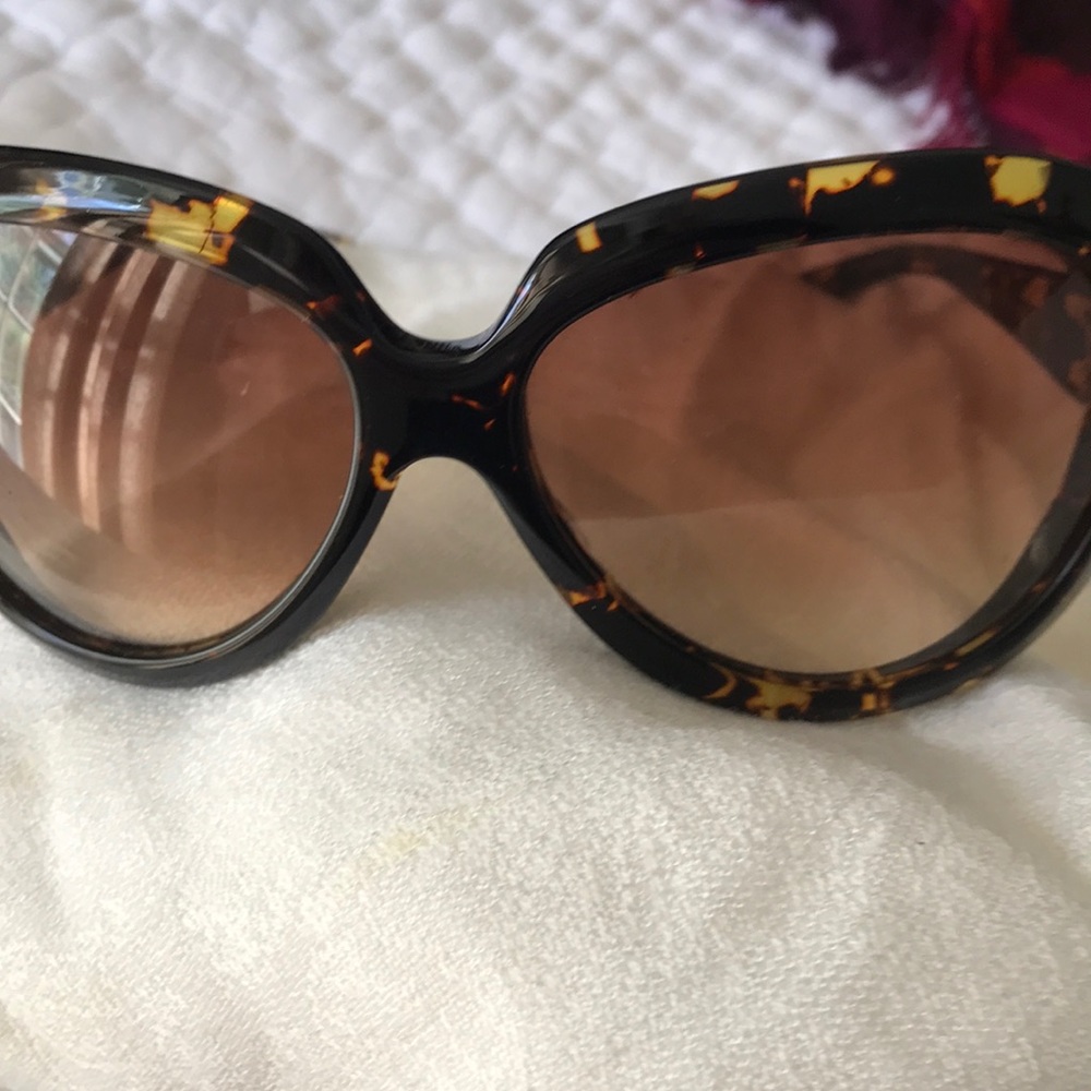 Sunglasses - Picture 4 of 4